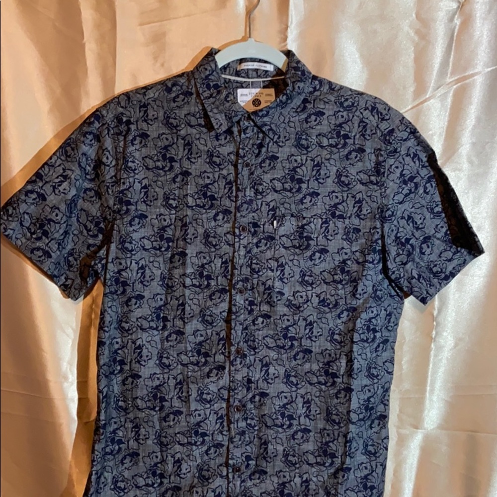 Men’s button down - Picture 3 of 4